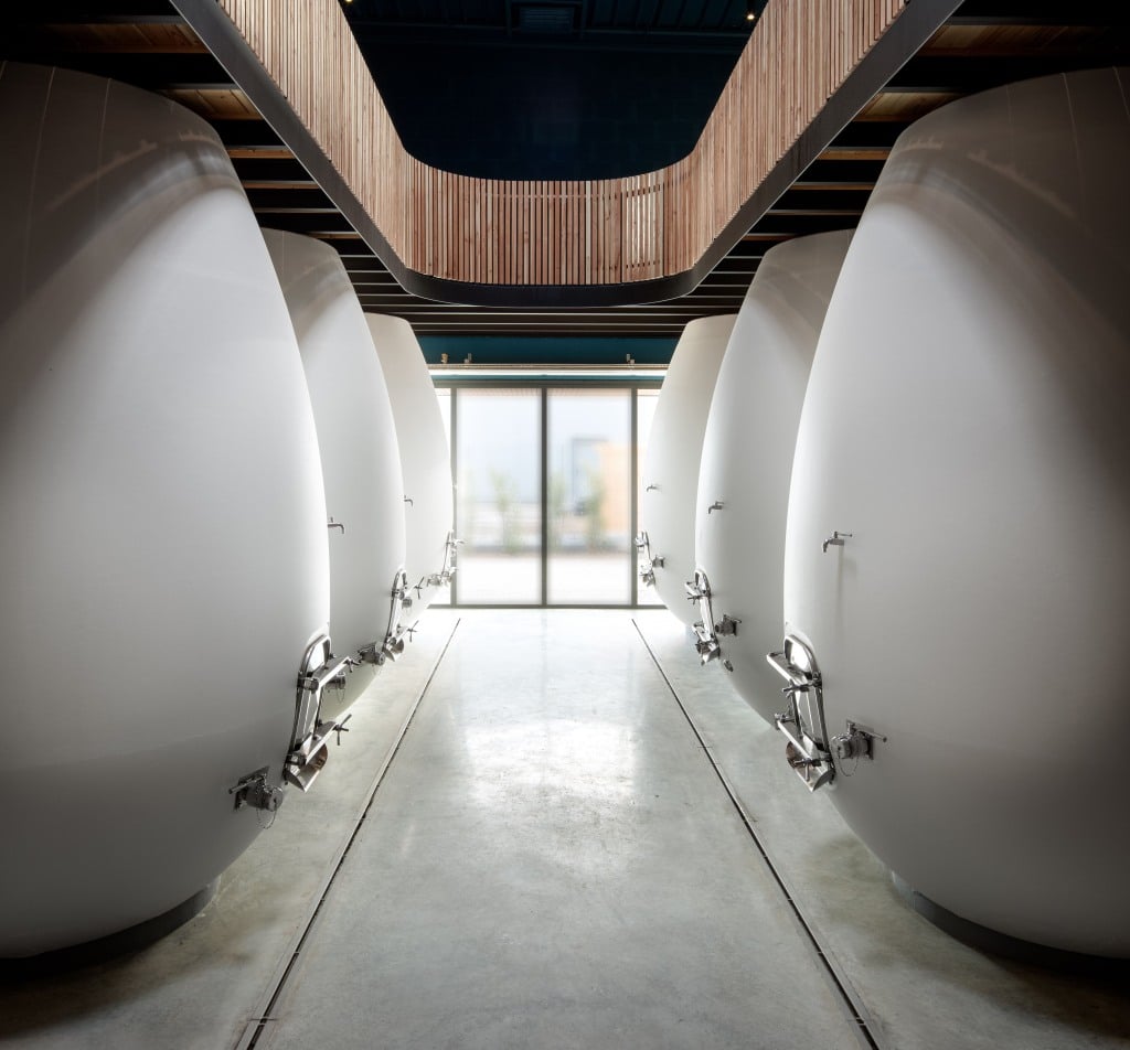Lineti ceramic egg fermenters