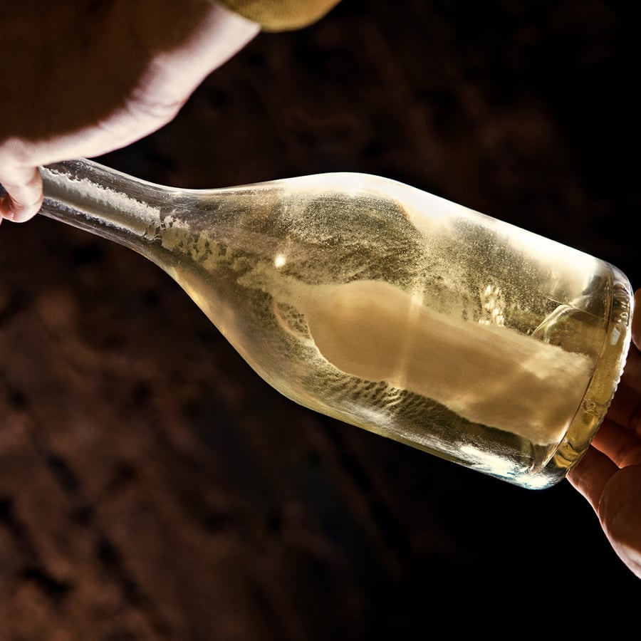 Champagne ageing on the lees